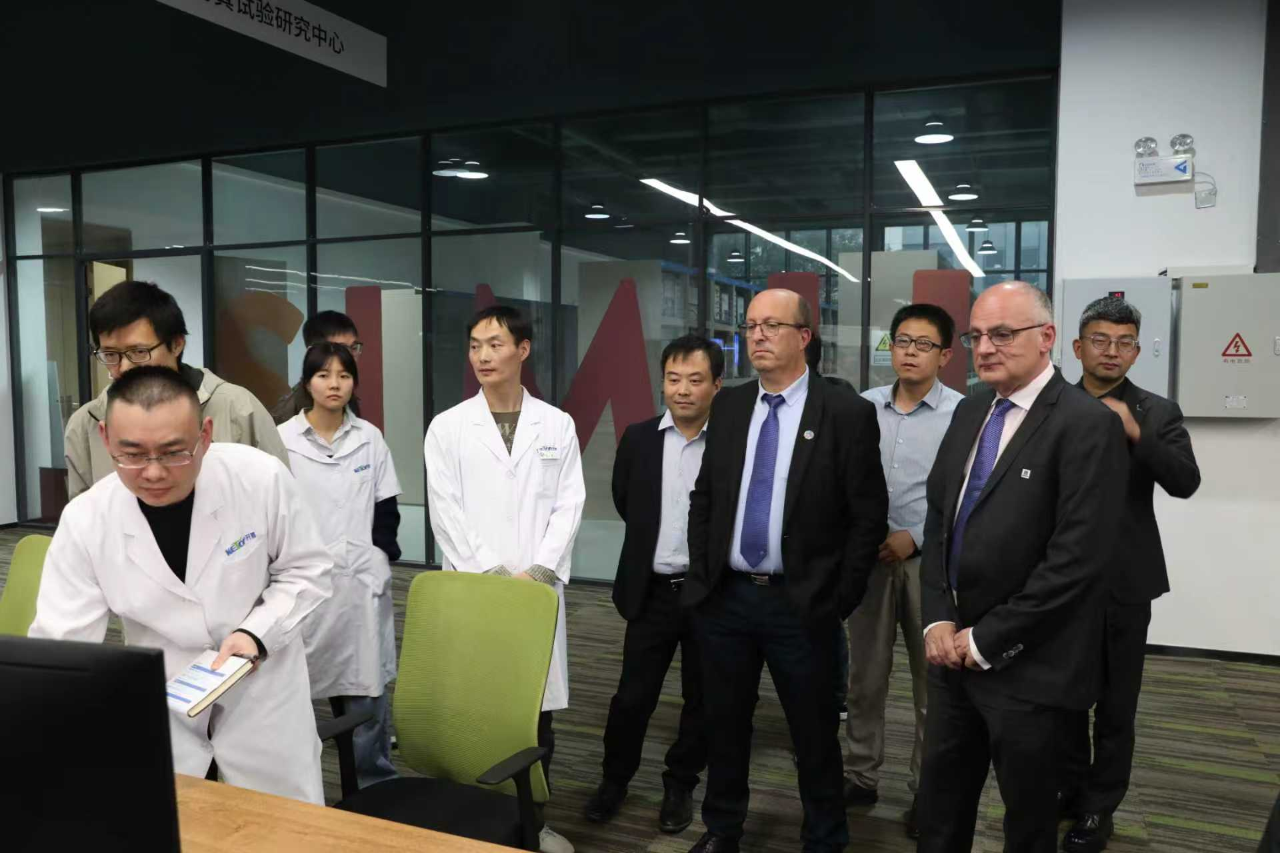 6389681445344572561443653