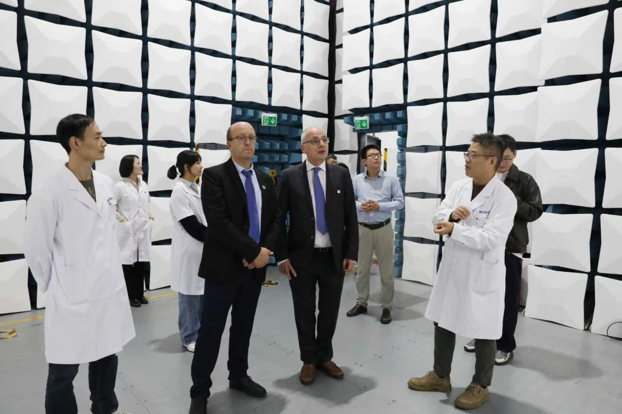 6389681445366414915143947